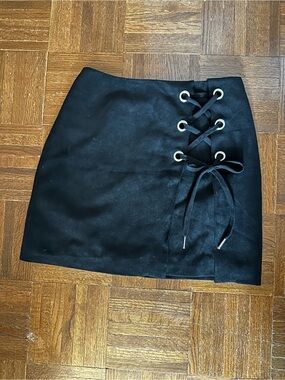 Divided Black Lace-Up Side Detail Mini Skirt